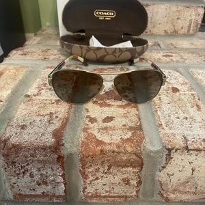 Coach Aviator Polarized sunglasses